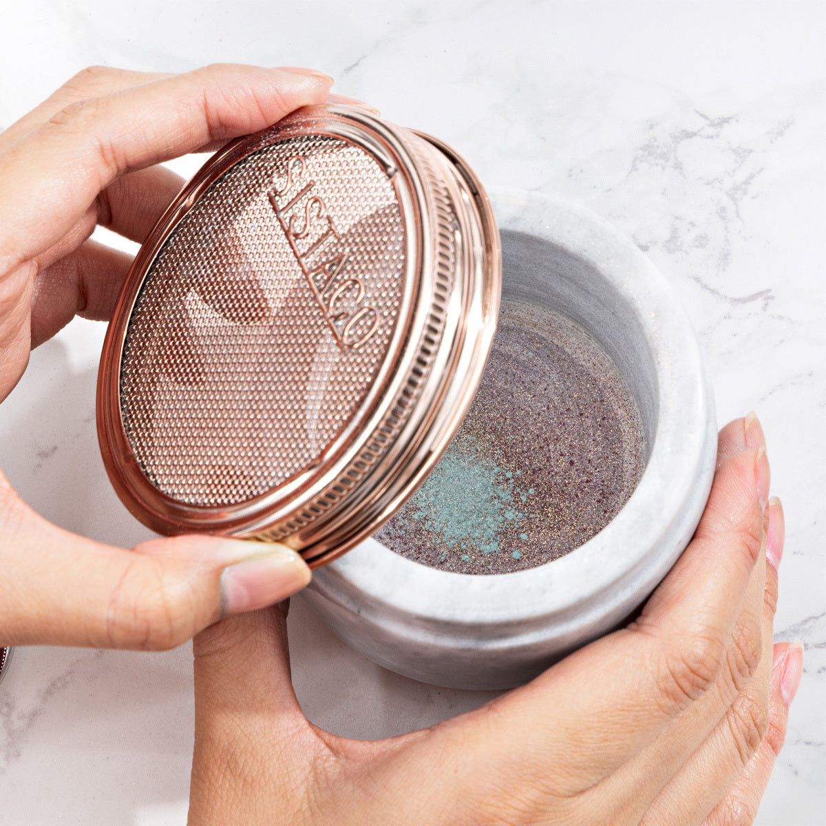 Pedestal showing how it catches excessive powder